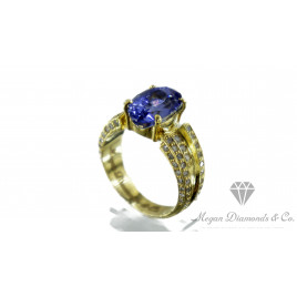 Yellow Gold Ring Unique Megan Diamonds & Co. Sapphire with diamonds