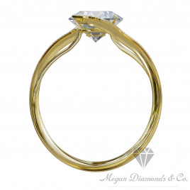 Woman Elegan Diamond Ring