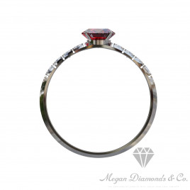 Ruby Ring with 8 diamonds